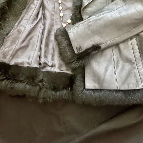 CHANEL Lambskin and Rabbit Fur Trim Coat Fall/Winter 2002 Collection - Picture 4 of 4